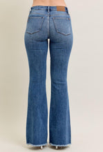 Load image into Gallery viewer, Judy Blue Mid Rise Flare W/ Fray Hem